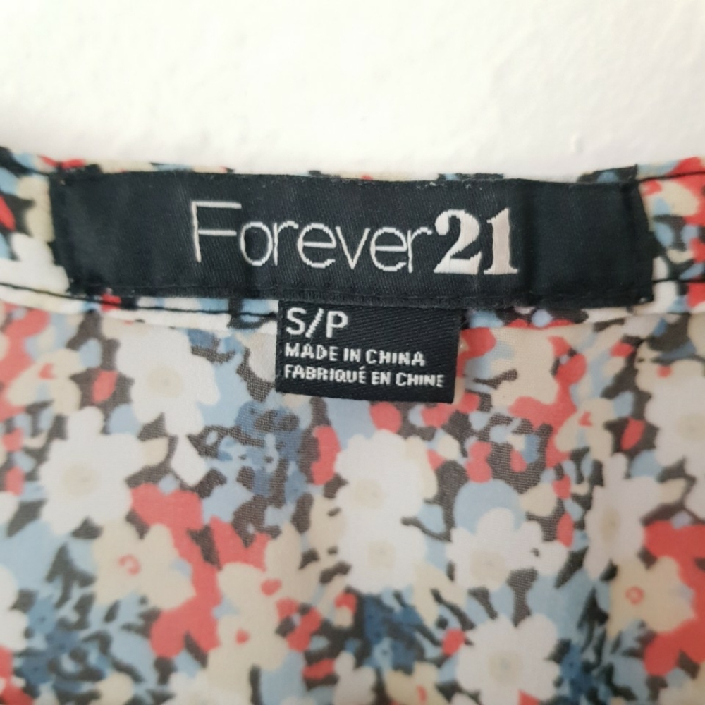 Forever 21 Floral Ruffle Top - Picture 4 of 4